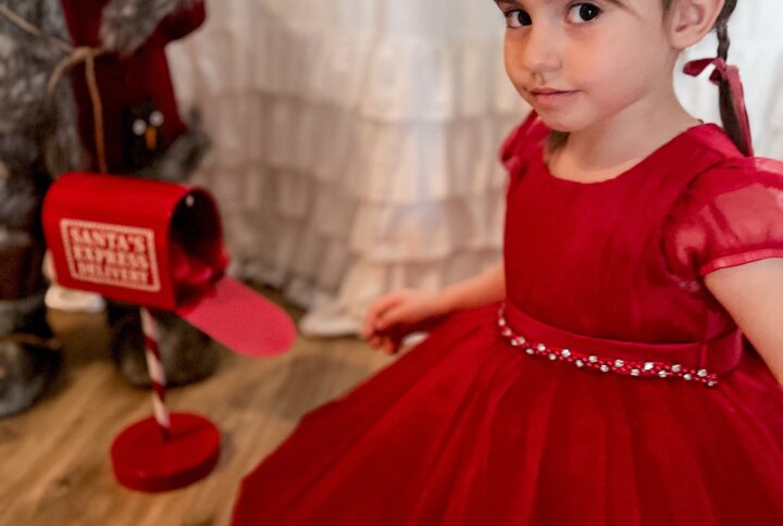 czerwona sukienka tiulowa dla dziewczynki święta bożego narodzenia