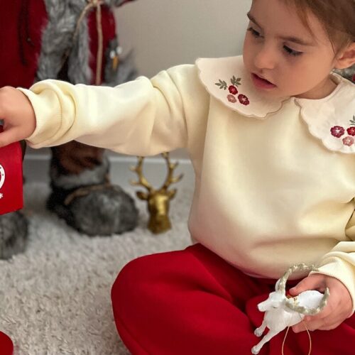 Wygodna świąteczna stylizacja dla dziewczynki – Święta w stylu Cozy Chic